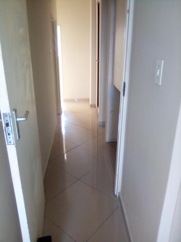 To Let 3 Bedroom Property for Rent in Waterkloof Glen Gauteng