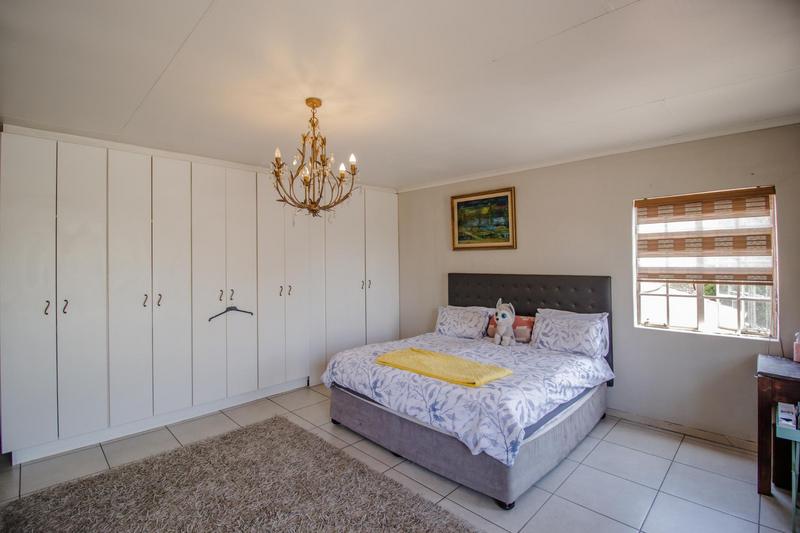 5 Bedroom Property for Sale in Sharonlea Gauteng