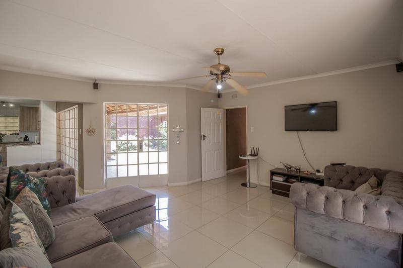 5 Bedroom Property for Sale in Sharonlea Gauteng