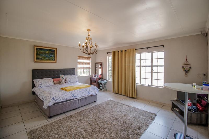 5 Bedroom Property for Sale in Sharonlea Gauteng