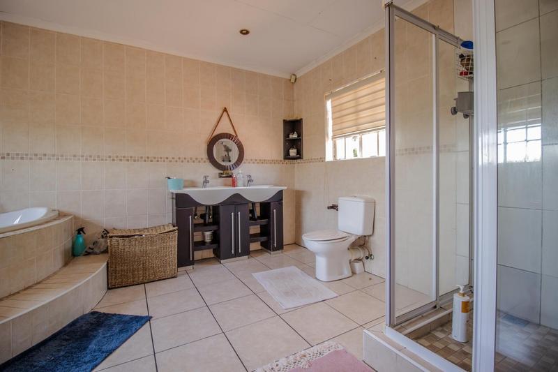 5 Bedroom Property for Sale in Sharonlea Gauteng