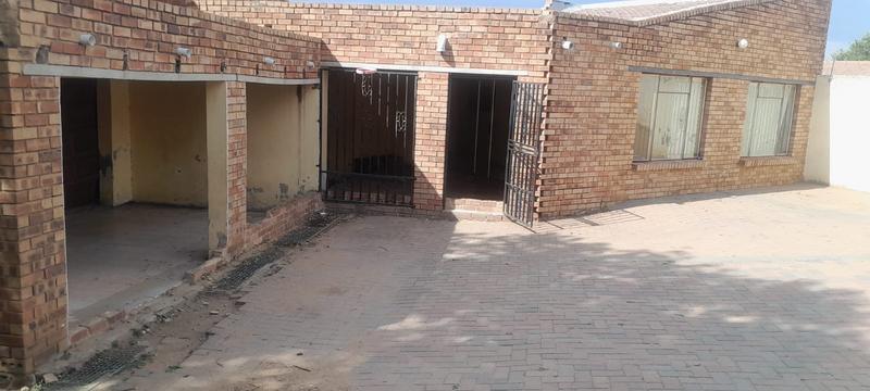 5 Bedroom Property for Sale in Lombardy East Gauteng