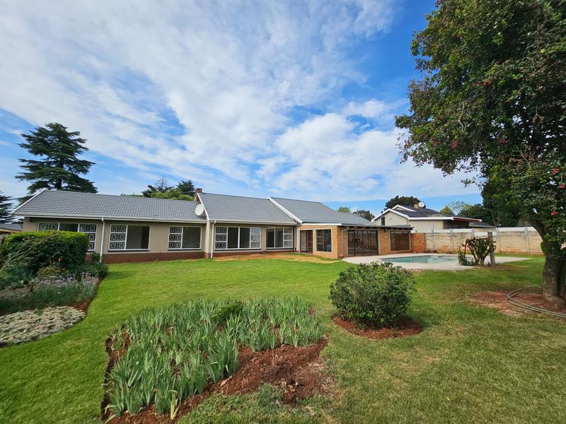 To Let 5 Bedroom Property for Rent in Constantia Kloof Gauteng