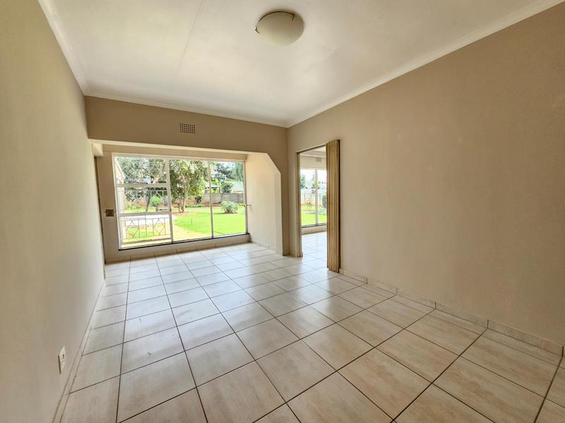 To Let 5 Bedroom Property for Rent in Constantia Kloof Gauteng