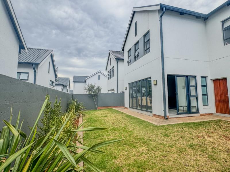 To Let 4 Bedroom Property for Rent in Pinehaven Gauteng