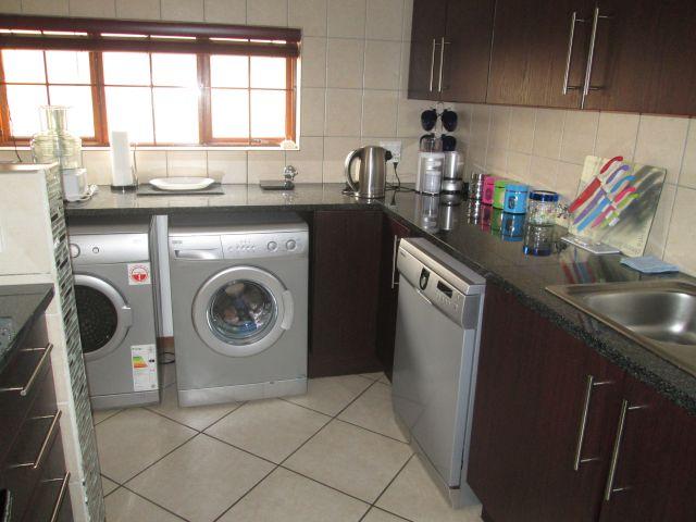 To Let 3 Bedroom Property for Rent in Barbeque Downs Gauteng