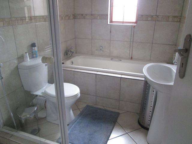 To Let 3 Bedroom Property for Rent in Barbeque Downs Gauteng