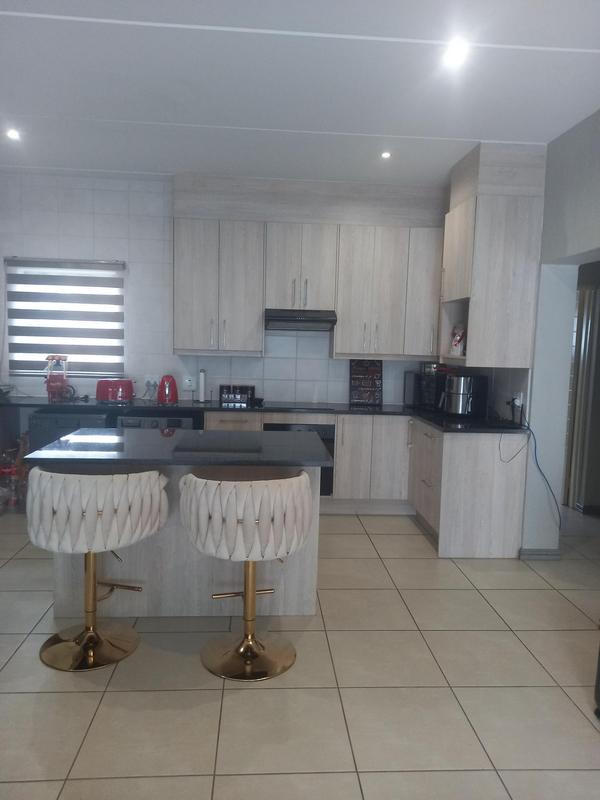 To Let 2 Bedroom Property for Rent in Victory Park Gauteng