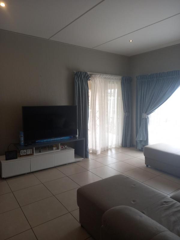 To Let 2 Bedroom Property for Rent in Victory Park Gauteng