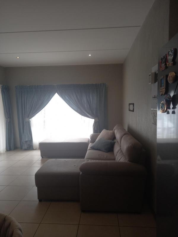 To Let 2 Bedroom Property for Rent in Victory Park Gauteng