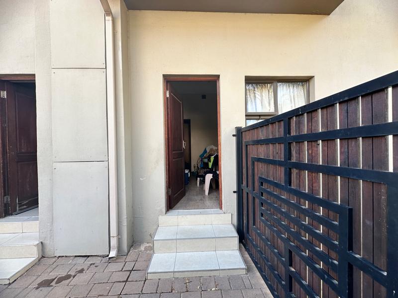 4 Bedroom Property for Sale in Monavoni Gauteng