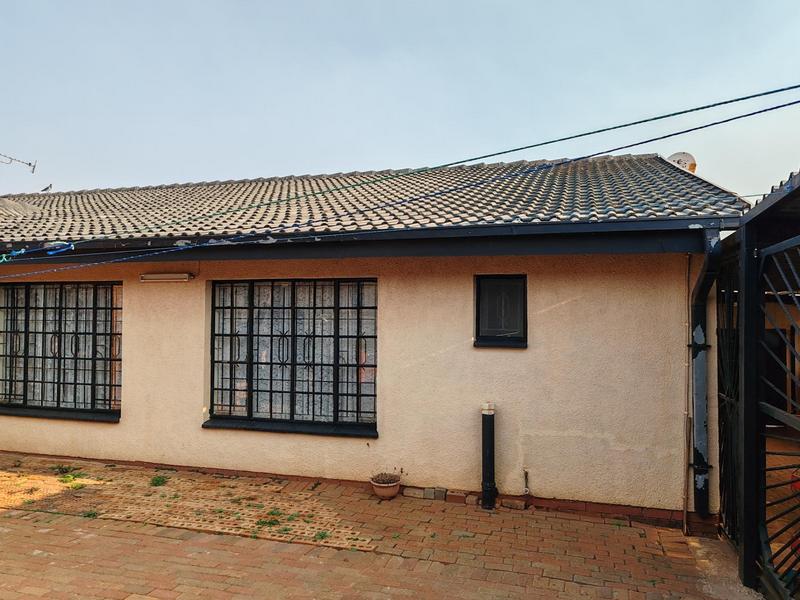 3 Bedroom Property for Sale in Lenasia South Gauteng