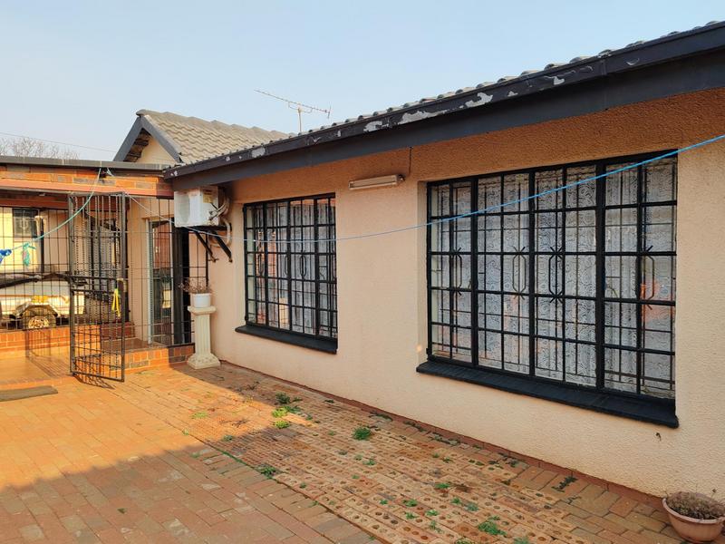 3 Bedroom Property for Sale in Lenasia South Gauteng