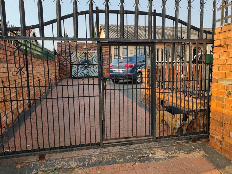 3 Bedroom Property for Sale in Lenasia South Gauteng