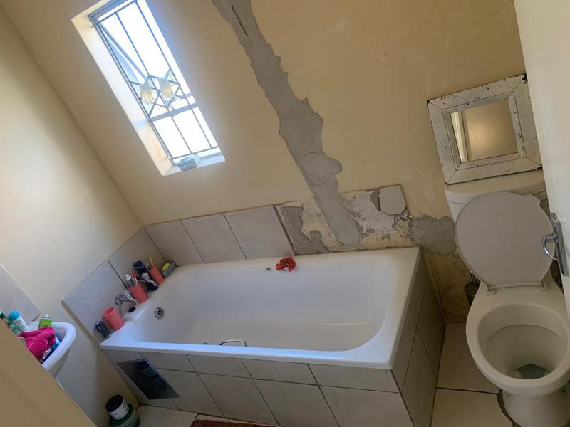 To Let 2 Bedroom Property for Rent in Clayville Gauteng