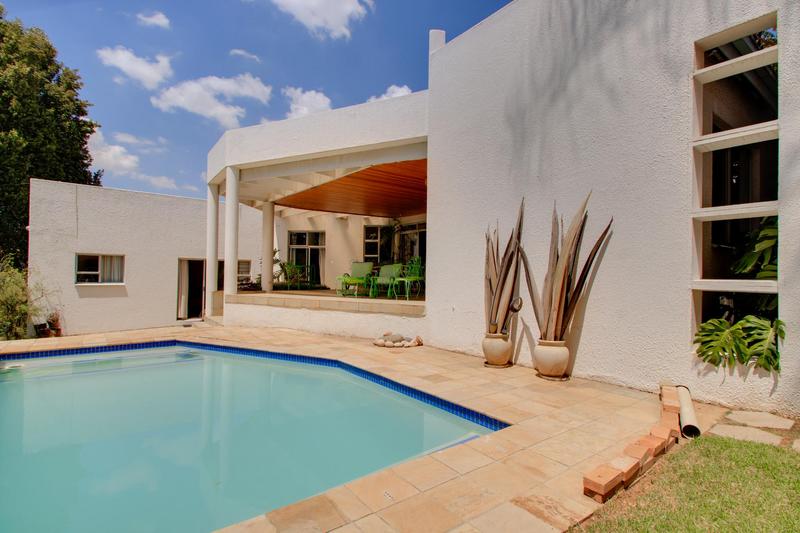 3 Bedroom Property for Sale in Hurlingham Manor Gauteng