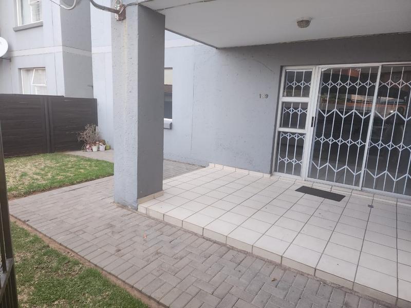 To Let 2 Bedroom Property for Rent in Bardene Gauteng