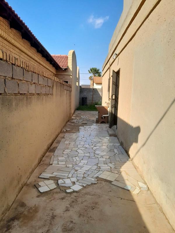 3 Bedroom Property for Sale in Dobsonville Gauteng