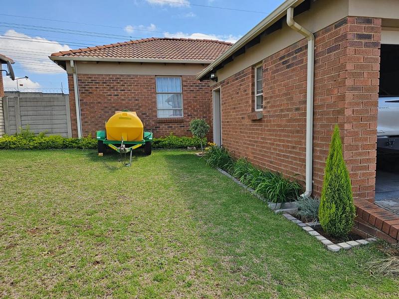 3 Bedroom Property for Sale in Thatch Hill Estate Gauteng