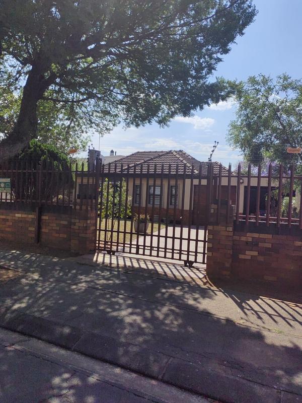 3 Bedroom Property for Sale in Robertsham Gauteng