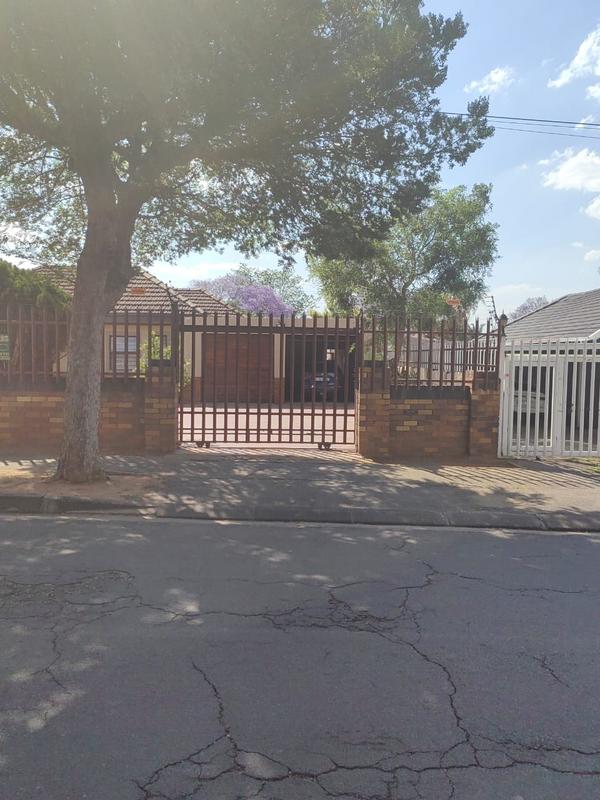 3 Bedroom Property for Sale in Robertsham Gauteng