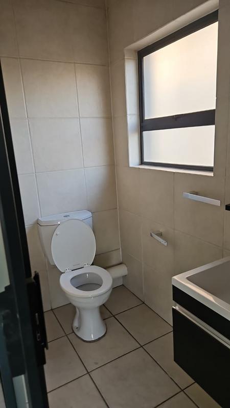 To Let 2 Bedroom Property for Rent in Oakdene Gauteng