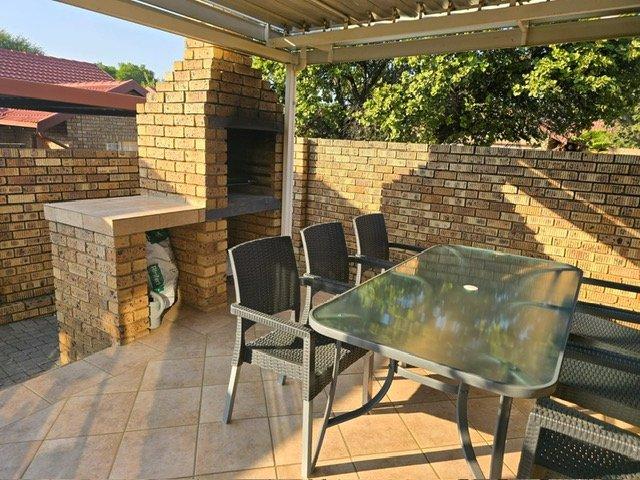 2 Bedroom Property for Sale in Magalieskruin Gauteng