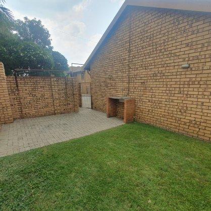 2 Bedroom Property for Sale in Magalieskruin Gauteng