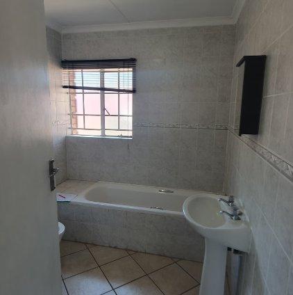 2 Bedroom Property for Sale in Magalieskruin Gauteng