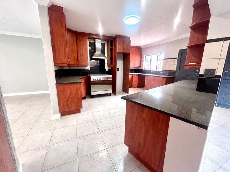 5 Bedroom Property for Sale in Montana Park Gauteng