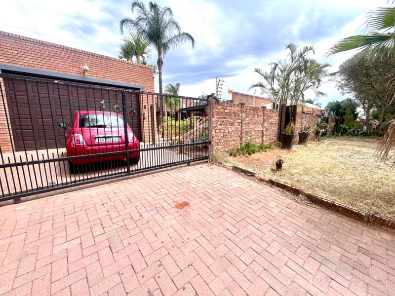 5 Bedroom Property for Sale in Montana Park Gauteng