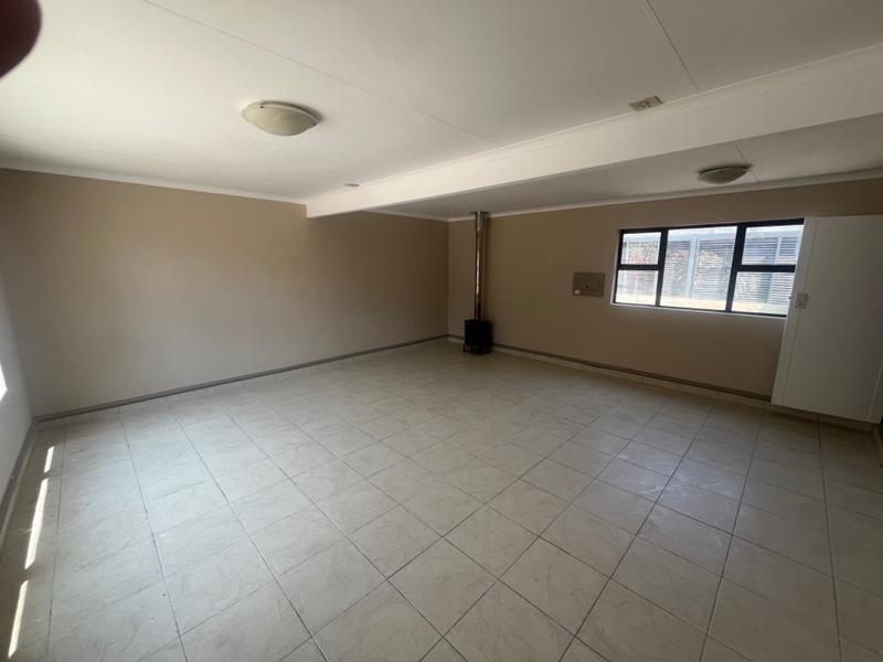 To Let 4 Bedroom Property for Rent in Waterkloof A H Gauteng