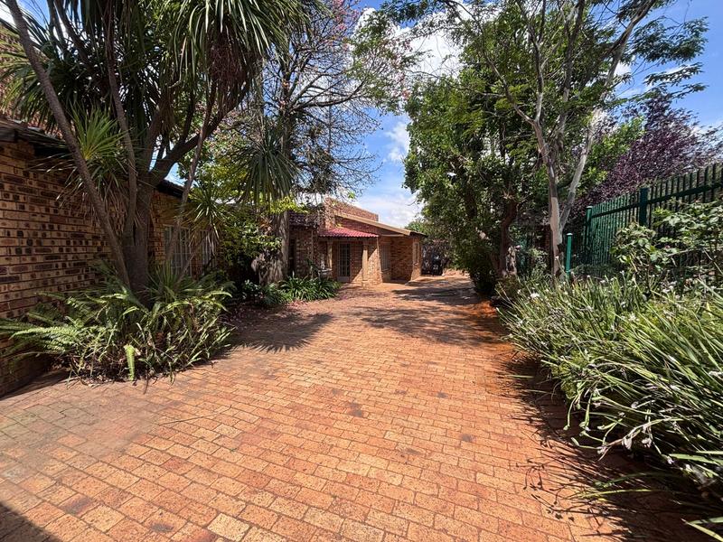 4 Bedroom Property for Sale in Florida Hills Gauteng