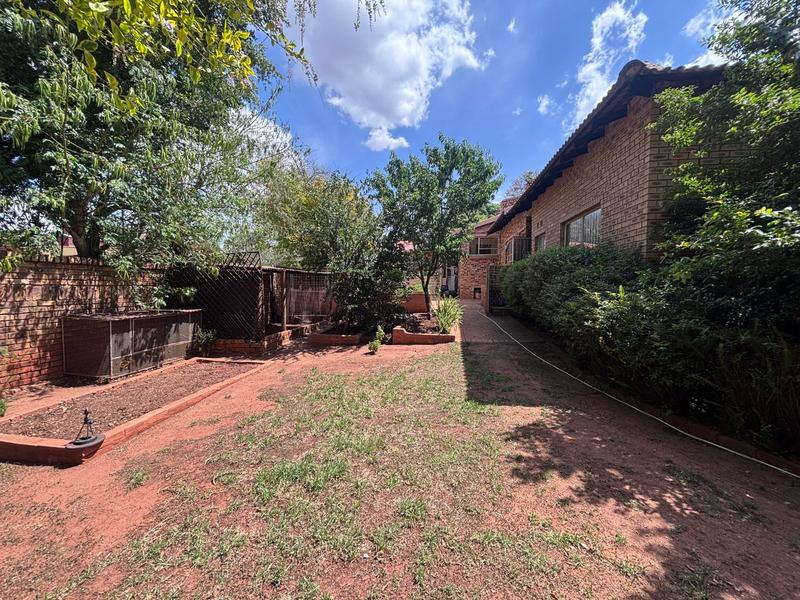 4 Bedroom Property for Sale in Florida Hills Gauteng