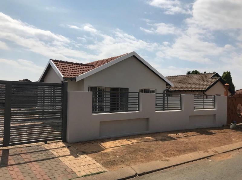 3 Bedroom Property for Sale in Lotus Gardens Gauteng