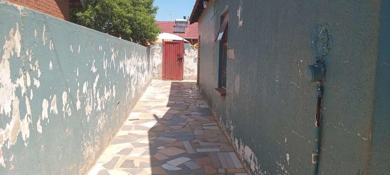 5 Bedroom Property for Sale in Tembisa Gauteng