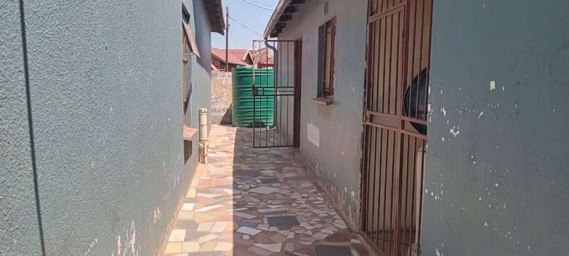 5 Bedroom Property for Sale in Tembisa Gauteng