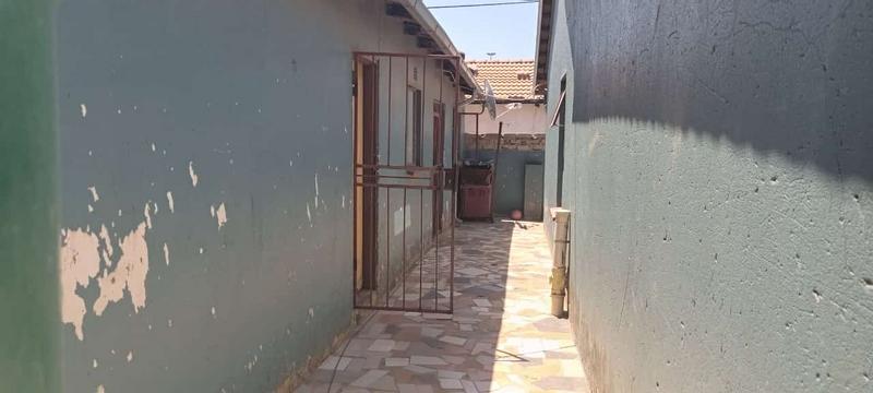 5 Bedroom Property for Sale in Tembisa Gauteng