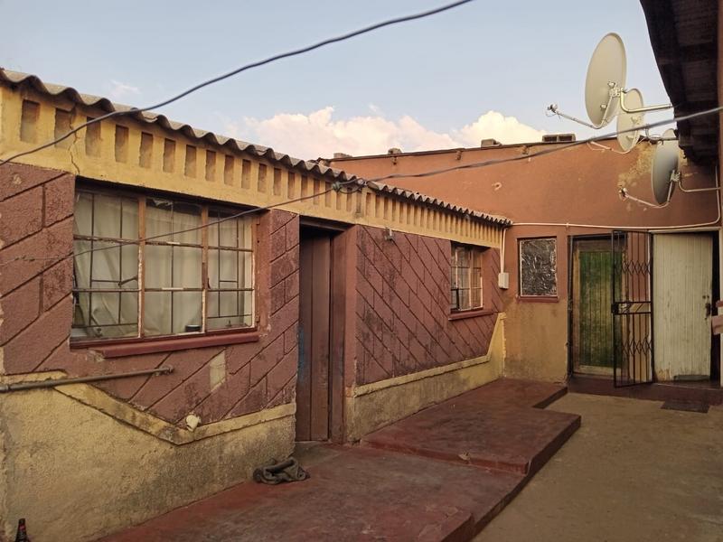 6 Bedroom Property for Sale in Tembisa Gauteng