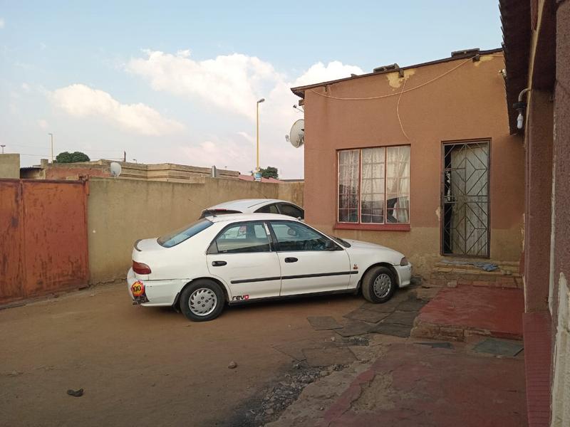 6 Bedroom Property for Sale in Tembisa Gauteng