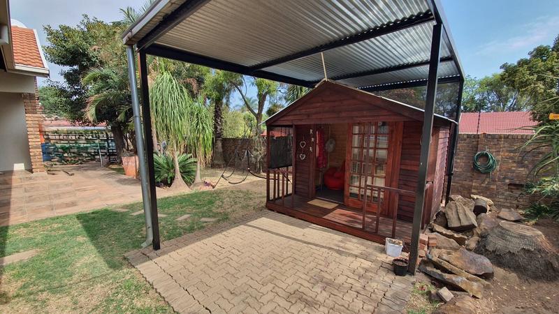 4 Bedroom Property for Sale in Magalieskruin Gauteng