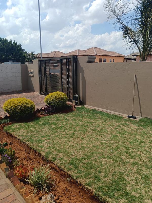 To Let 2 Bedroom Property for Rent in Crystal Park Gauteng