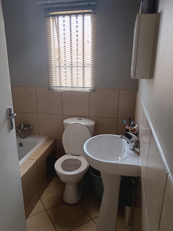 To Let 2 Bedroom Property for Rent in Crystal Park Gauteng