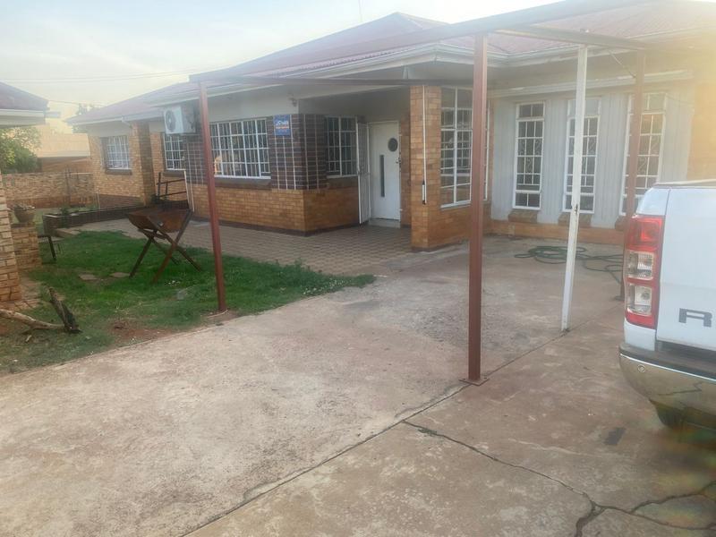 To Let 5 Bedroom Property for Rent in Primrose Hill Gauteng