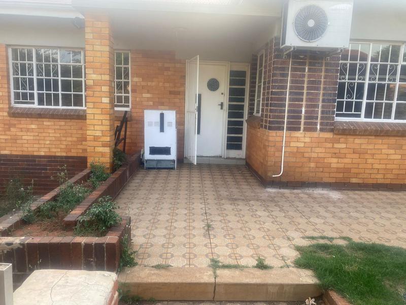 To Let 5 Bedroom Property for Rent in Primrose Hill Gauteng