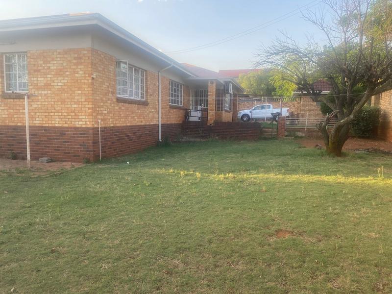 To Let 5 Bedroom Property for Rent in Primrose Hill Gauteng