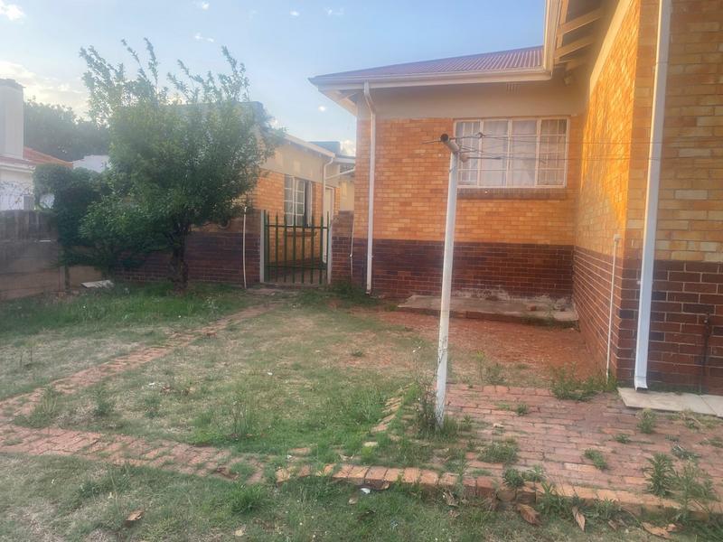 To Let 5 Bedroom Property for Rent in Primrose Hill Gauteng