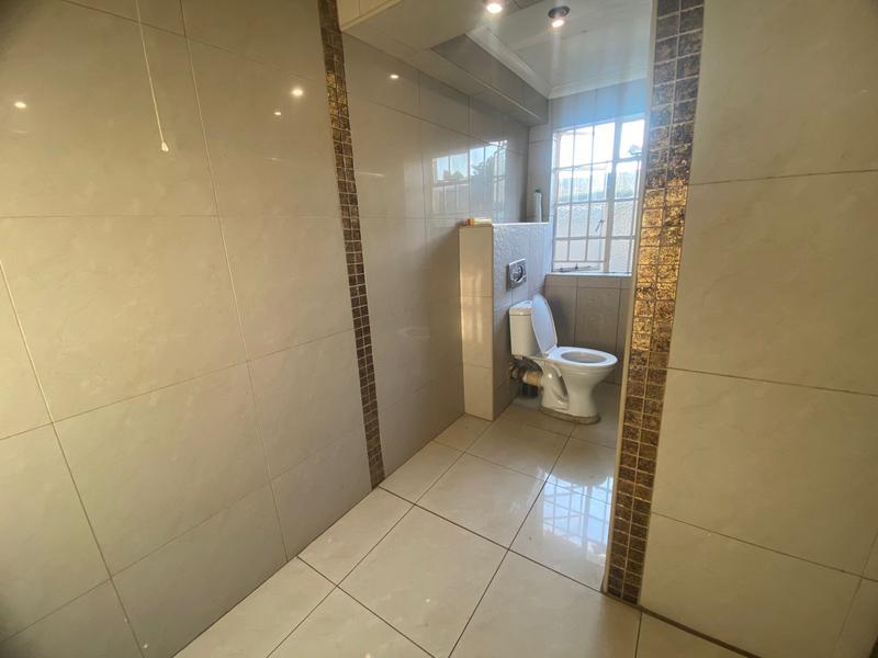 To Let 5 Bedroom Property for Rent in Primrose Hill Gauteng