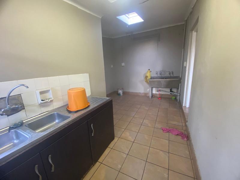 To Let 5 Bedroom Property for Rent in Primrose Hill Gauteng