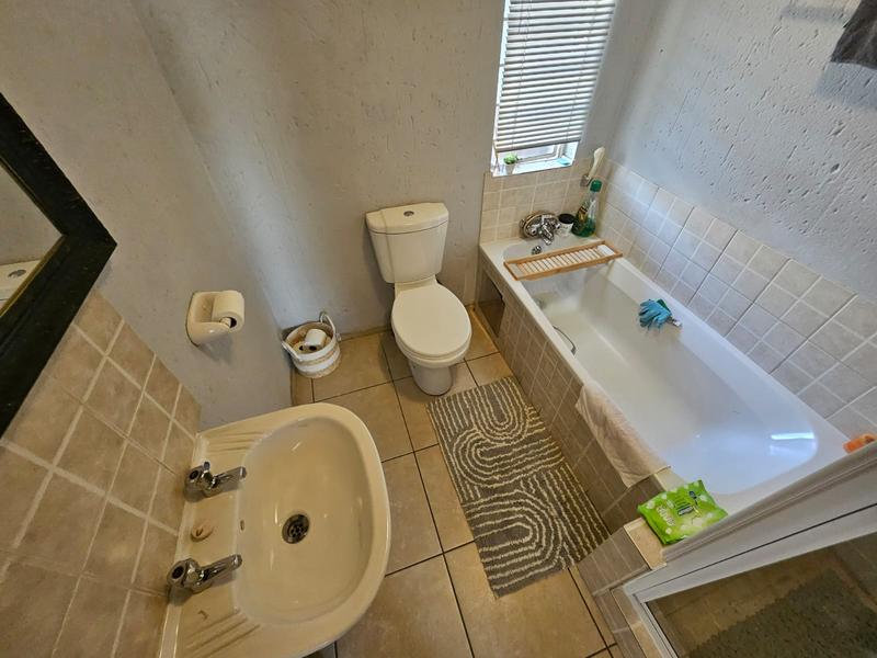 2 Bedroom Property for Sale in Klippoortjie Gauteng